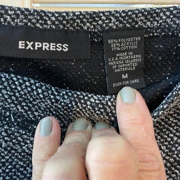 EXPRESS tweed  skirt with pleat in front - Picture 2 of 9